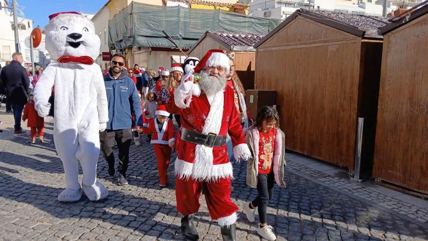 Desfile de Pais Natal na Praia do Carvoeiro e Feirinha de Natal