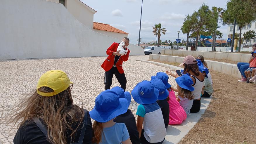 Uni&atilde;o das Freguesias de Lagoa e Carvoeiro assinala Dia da Crian&ccedil;a com espet&aacute;culo de magia nas escolas