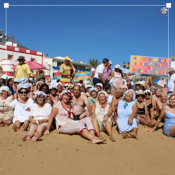 Uni&atilde;o das Freguesias de Lagoa e Carvoeiro levou s&eacute;niores &agrave; Praia do Carvoeiro